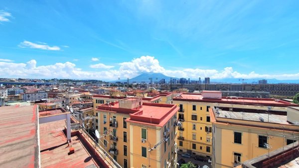 appartamento in vendita a Napoli in zona San Carlo all'Arena