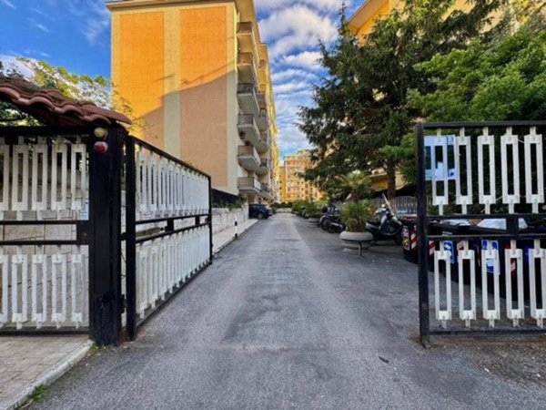 negozio in vendita a Napoli in zona Arenella