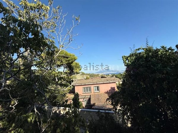 casa indipendente in vendita a Napoli in zona Posillipo