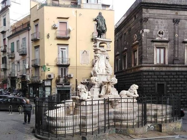 appartamento in vendita a Napoli in zona Stella
