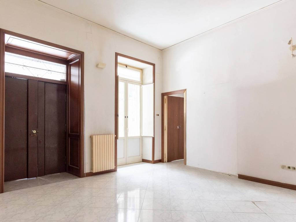 appartamento in vendita a Napoli in zona Chiaia