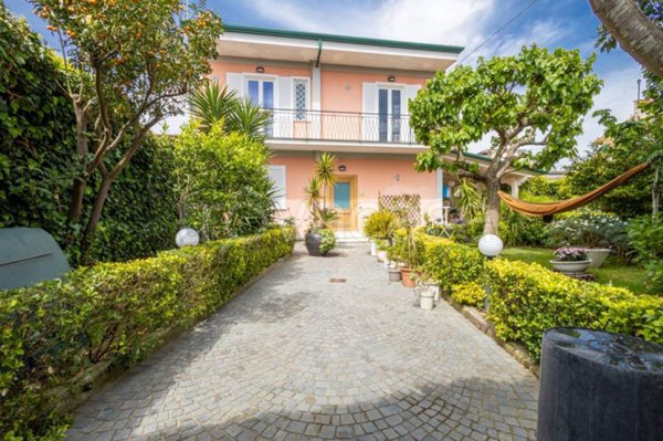 casa indipendente in vendita a Napoli in zona Vomero