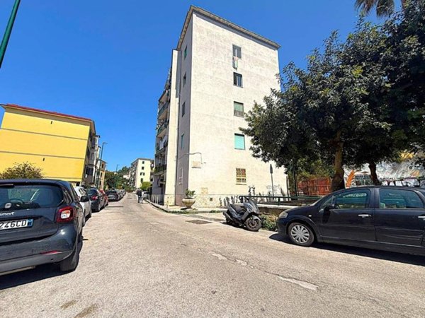 appartamento in vendita a Napoli in zona Bagnoli