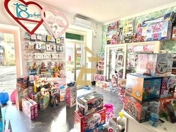 negozio in vendita a Napoli in zona Piscinola