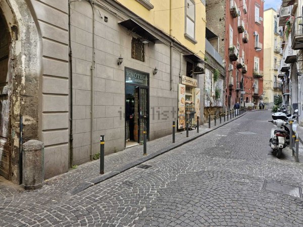 locale commerciale in vendita a Napoli