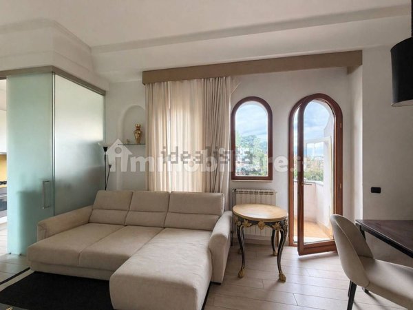 appartamento in vendita a Napoli in zona Chiaia