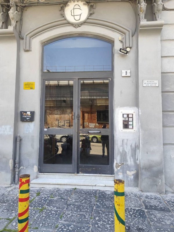 appartamento in vendita a Napoli in zona San Carlo all'Arena
