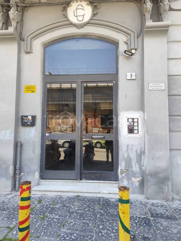 appartamento in vendita a Napoli in zona San Carlo all'Arena