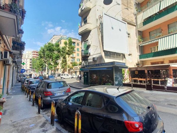 locale commerciale in vendita a Napoli in zona Vomero