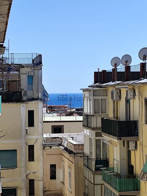 appartamento in vendita a Napoli in zona Bagnoli