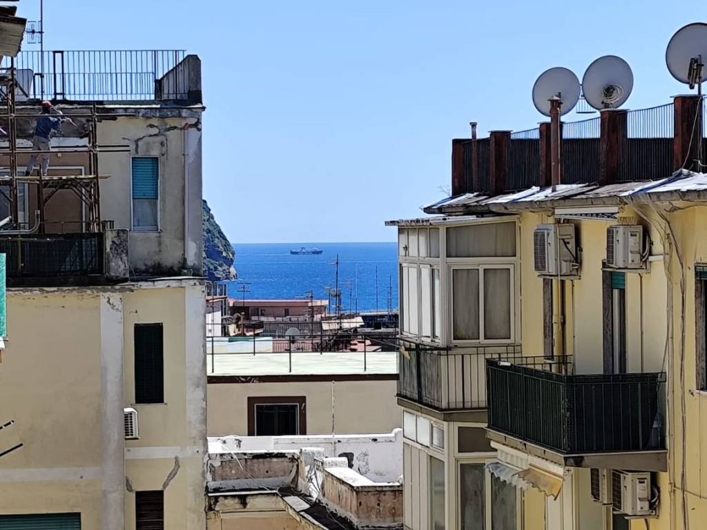 appartamento in vendita a Napoli in zona Bagnoli