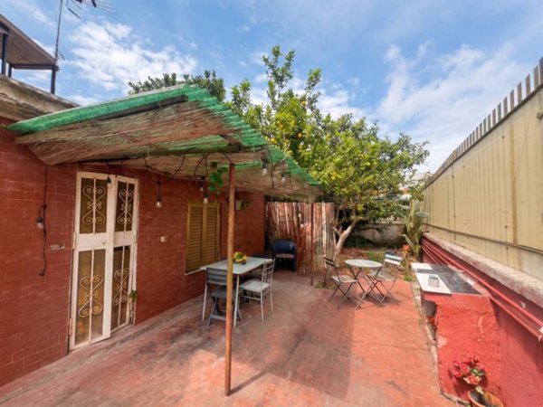 casa indipendente in vendita a Napoli in zona Fuorigrotta