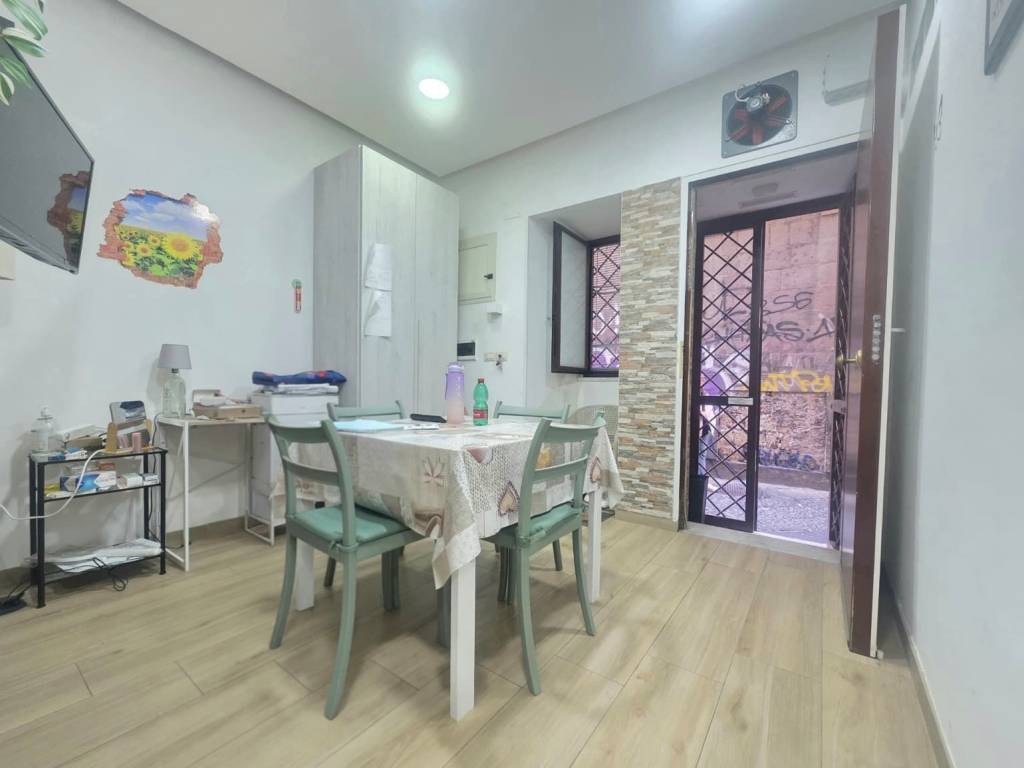 appartamento in vendita a Napoli in zona Centro Antico