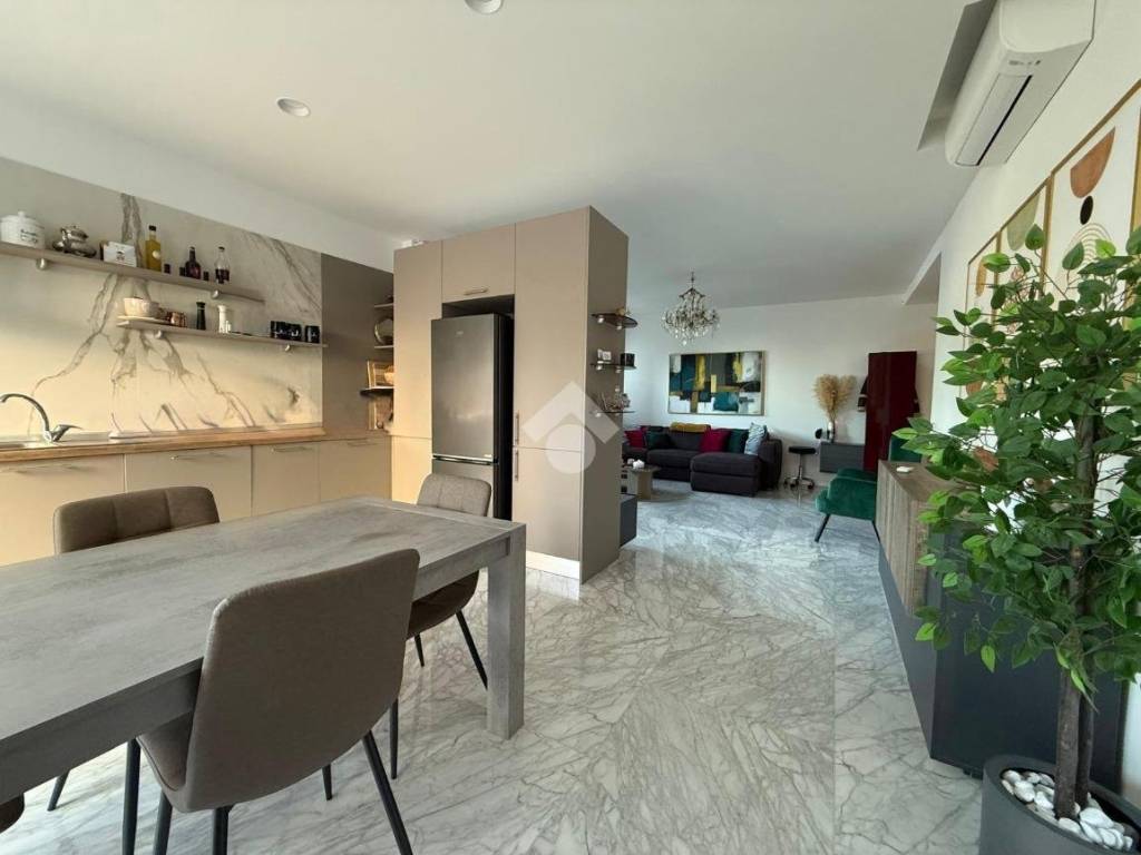 appartamento in vendita a Napoli in zona Posillipo