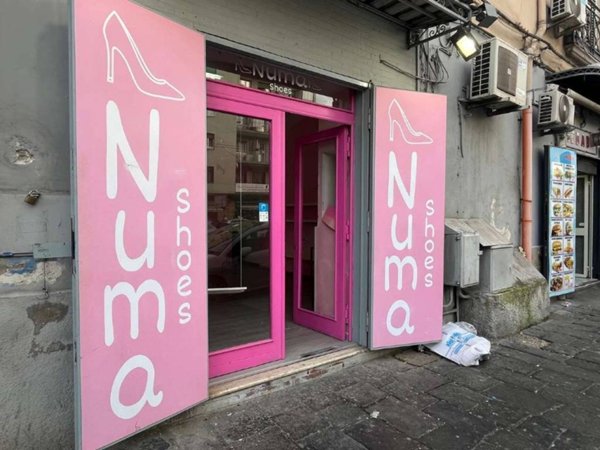 negozio in vendita a Napoli in zona Pendino / San Giuseppe