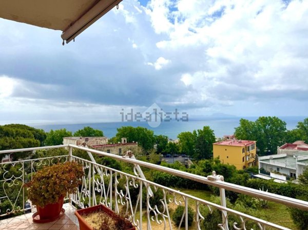 appartamento in vendita a Napoli in zona Posillipo