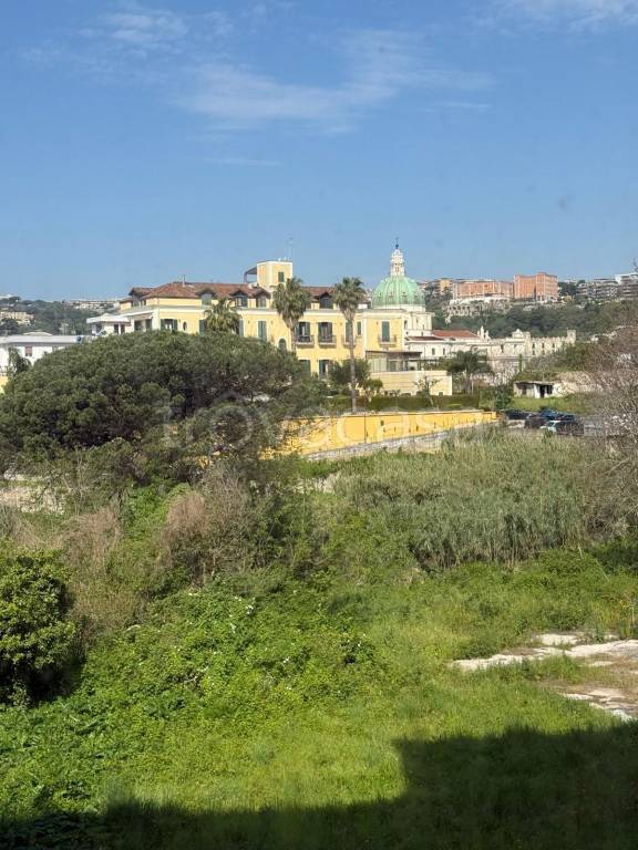 appartamento in vendita a Napoli in zona San Carlo all'Arena