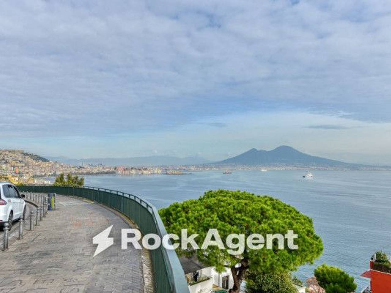 appartamento in vendita a Napoli in zona Posillipo