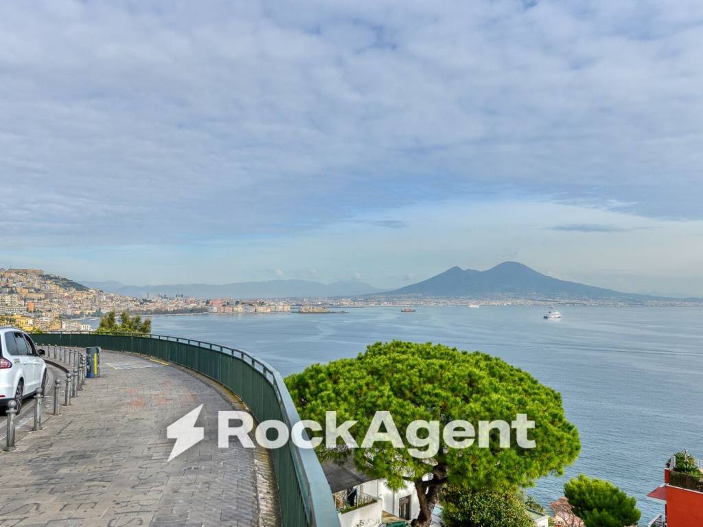 appartamento in vendita a Napoli in zona Posillipo