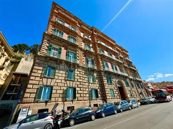 appartamento in vendita a Napoli in zona Chiaia