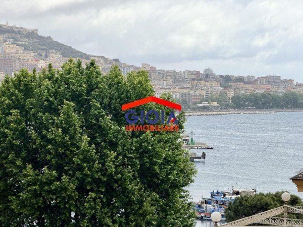 appartamento in vendita a Napoli in zona Chiaia
