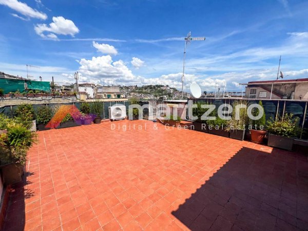 appartamento in vendita a Napoli in zona Stella