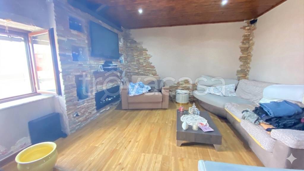 appartamento in vendita a Napoli in zona San Carlo all'Arena