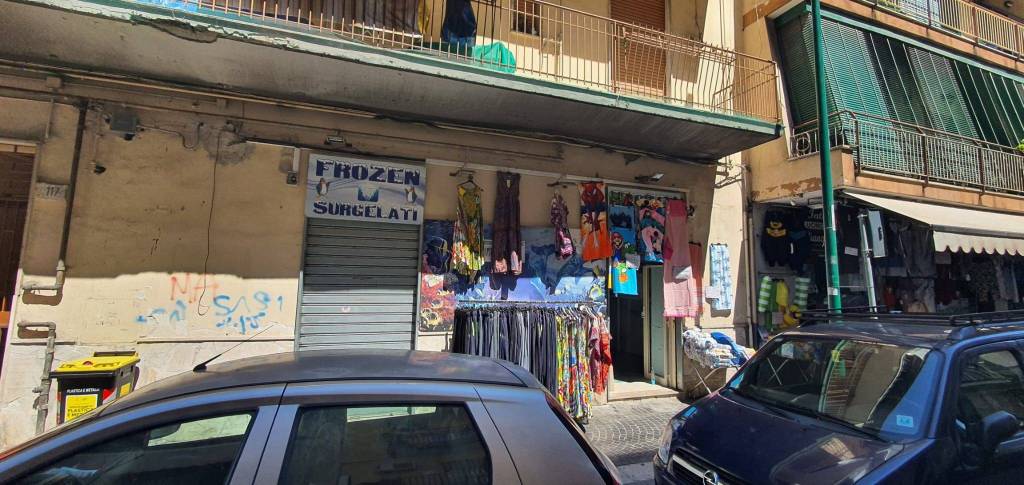 negozio in vendita a Napoli in zona Secondigliano