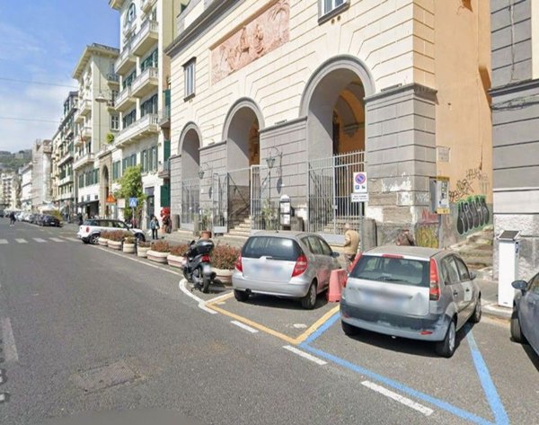appartamento in vendita a Napoli in zona Chiaia