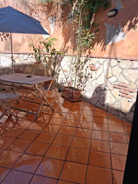 appartamento in vendita a Napoli in zona Chiaia