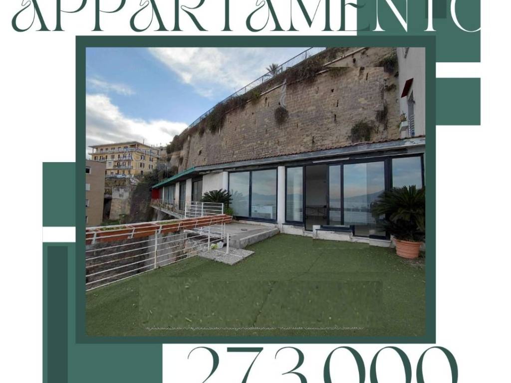appartamento in vendita a Napoli in zona Posillipo