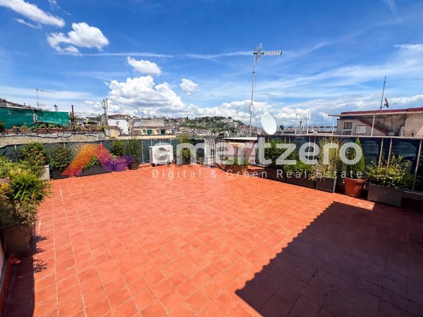 appartamento in vendita a Napoli in zona Stella
