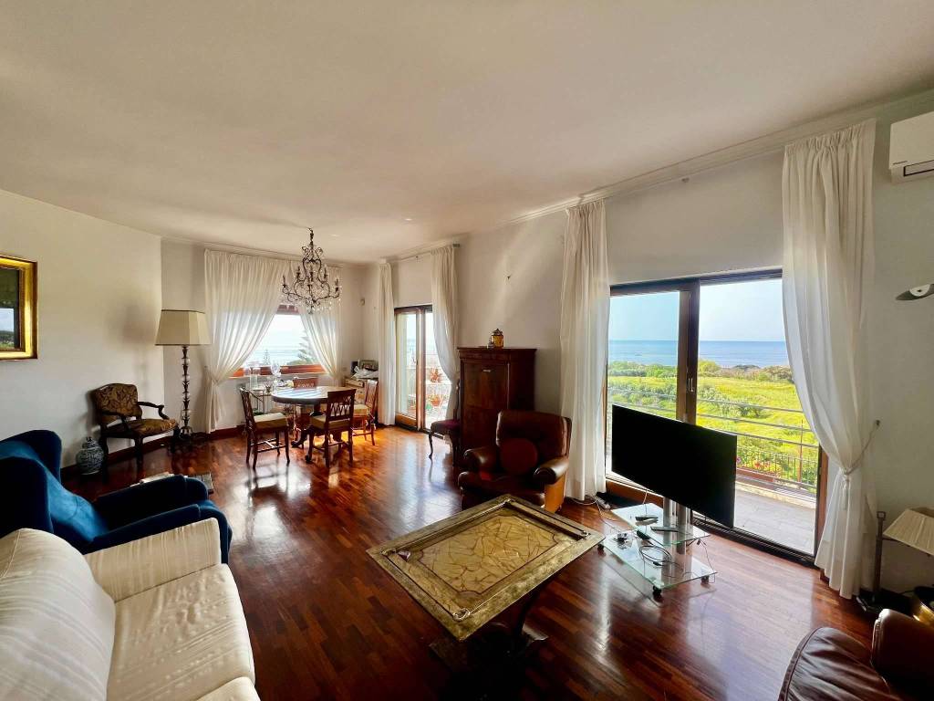 appartamento in vendita a Napoli in zona Posillipo