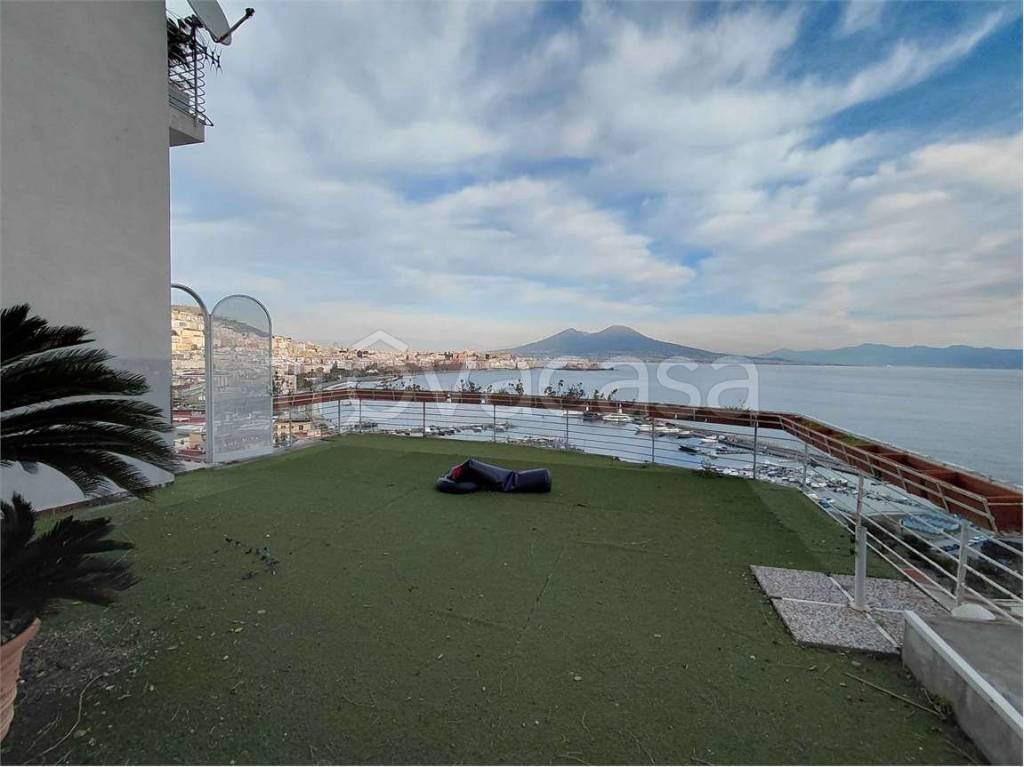 appartamento in vendita a Napoli in zona Posillipo