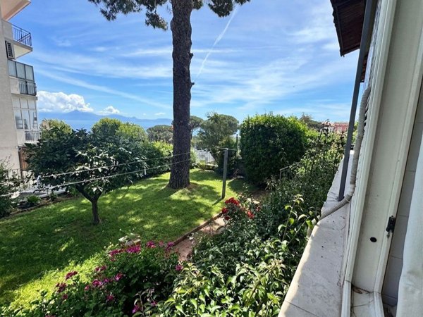 appartamento in vendita a Napoli in zona Posillipo