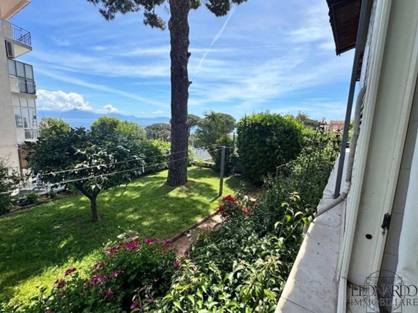 appartamento in vendita a Napoli in zona Posillipo