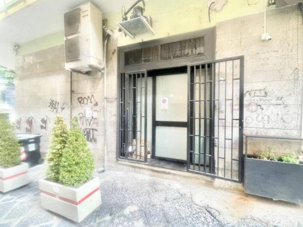 negozio in vendita a Napoli in zona Vomero