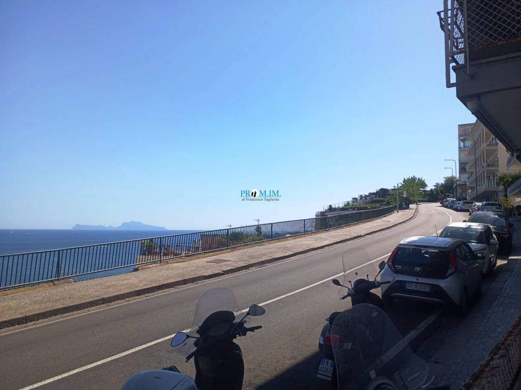 appartamento in vendita a Napoli in zona Posillipo
