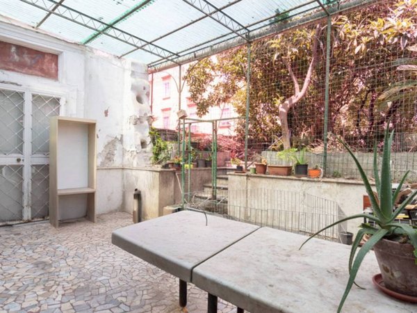 appartamento in vendita a Napoli in zona San Carlo all'Arena