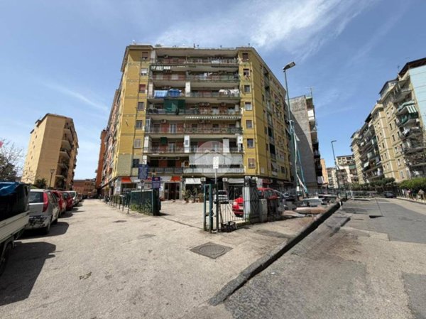 appartamento in vendita a Napoli in zona Bagnoli