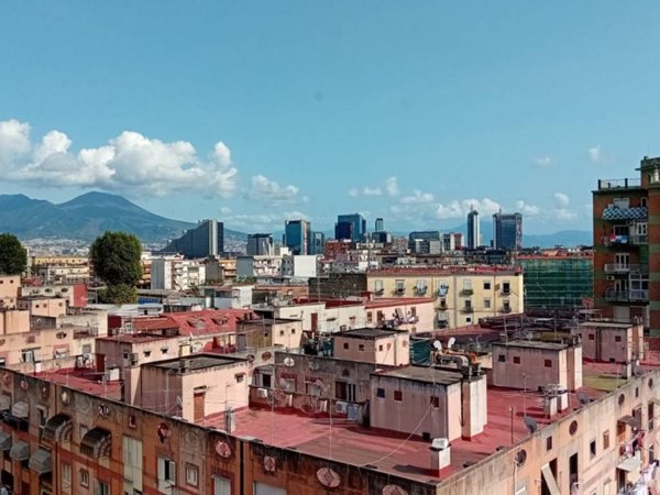 appartamento in vendita a Napoli in zona San Carlo all'Arena