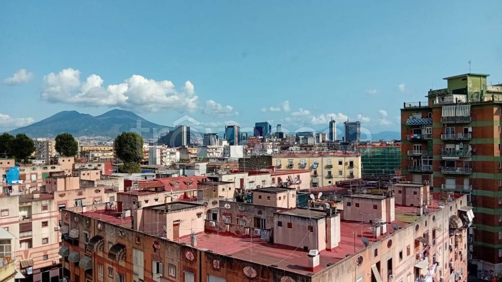 appartamento in vendita a Napoli in zona San Carlo all'Arena