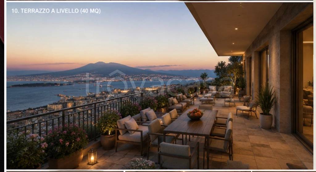 appartamento in vendita a Napoli in zona Chiaia