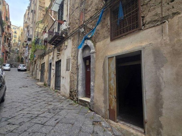 casa semindipendente in vendita a Napoli in zona Chiaia