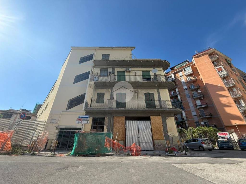 appartamento in vendita a Napoli in zona Bagnoli