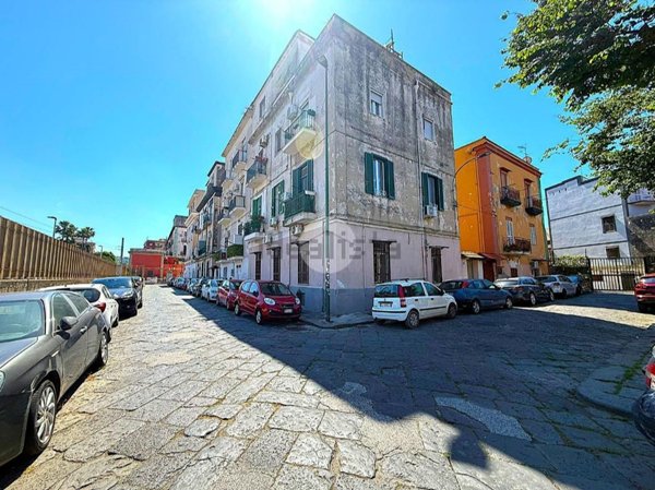 appartamento in vendita a Napoli in zona Bagnoli