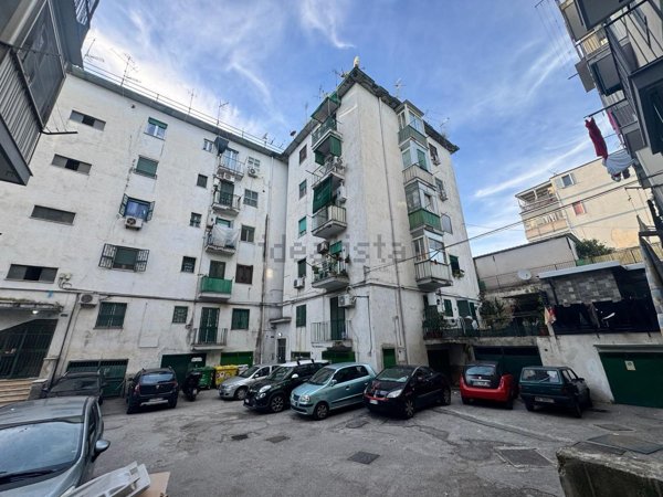 appartamento in vendita a Napoli in zona Bagnoli