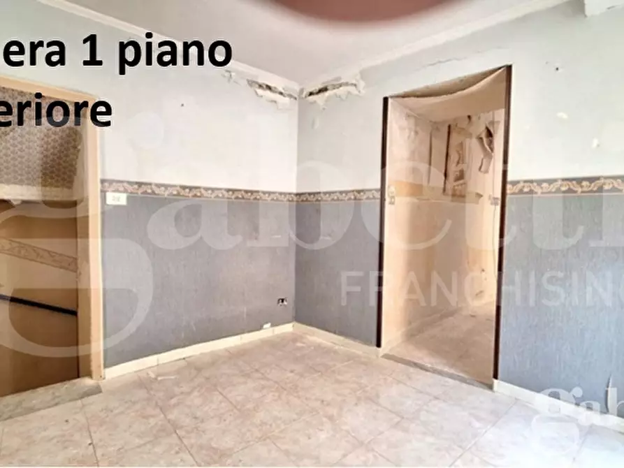 appartamento in vendita a Napoli in zona Chiaia