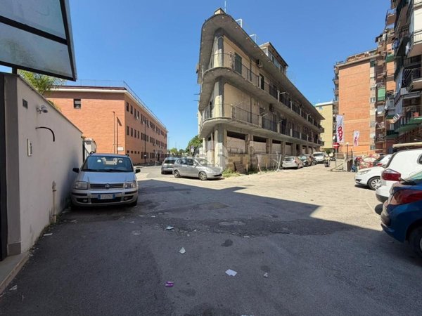 appartamento in vendita a Napoli in zona Fuorigrotta