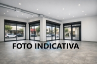 locale commerciale in vendita a Napoli in zona Vomero